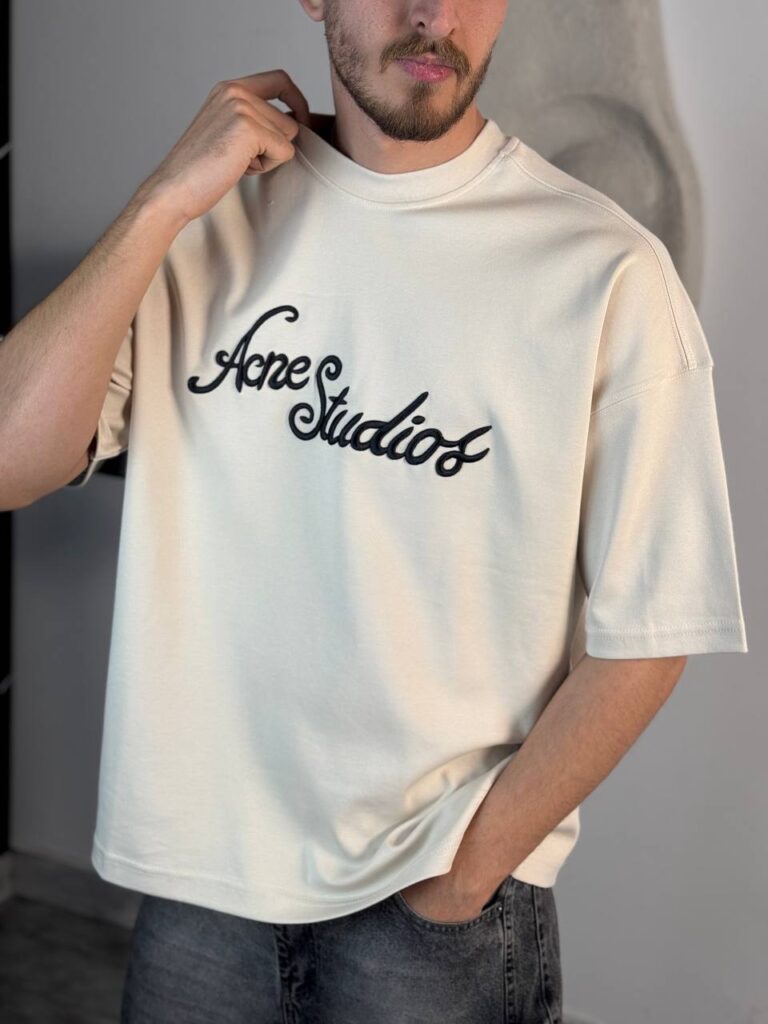 تیشرت یقه گرد گلدوزی Acne Studios | استایل مینیمال